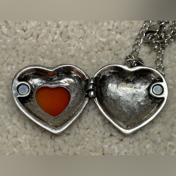 Heart cameo locket - Picture 3 of 6